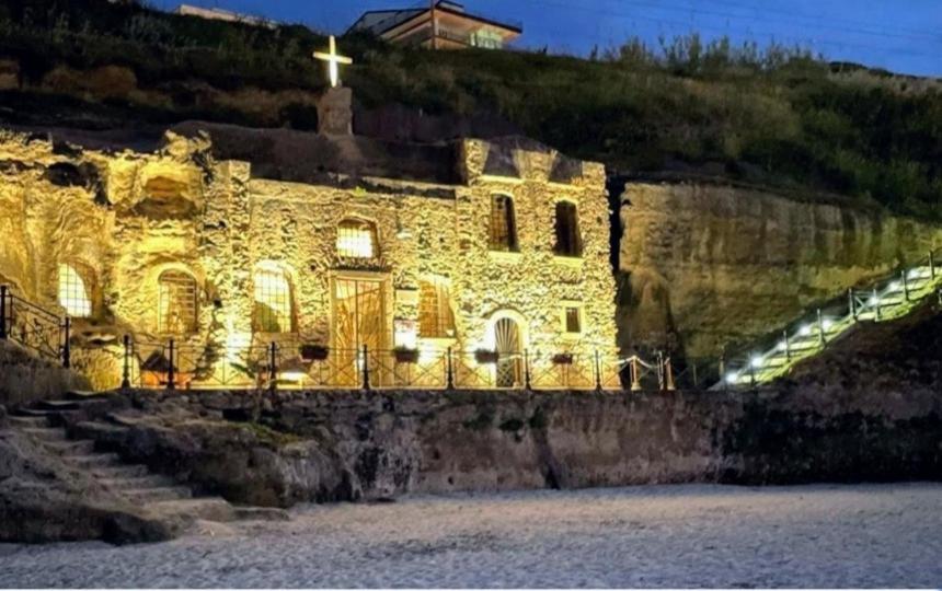 Casa Di Giorgio-Fronte Spiaggia ปิซโซ ภายนอก รูปภาพ