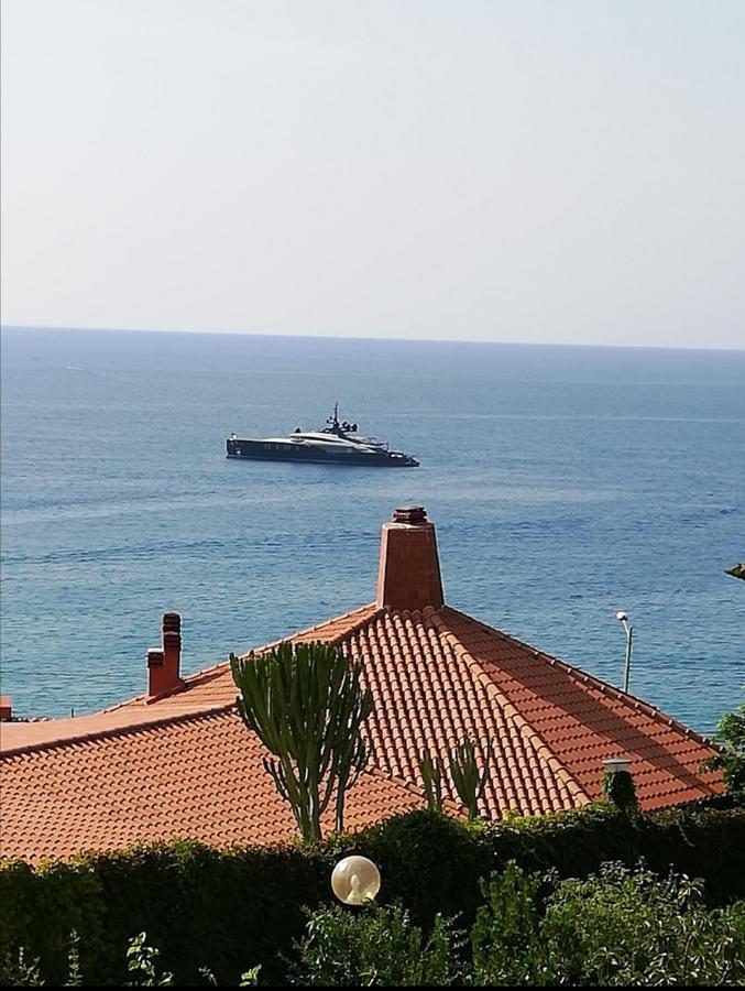 Casa Di Giorgio-Fronte Spiaggia ปิซโซ ภายนอก รูปภาพ
