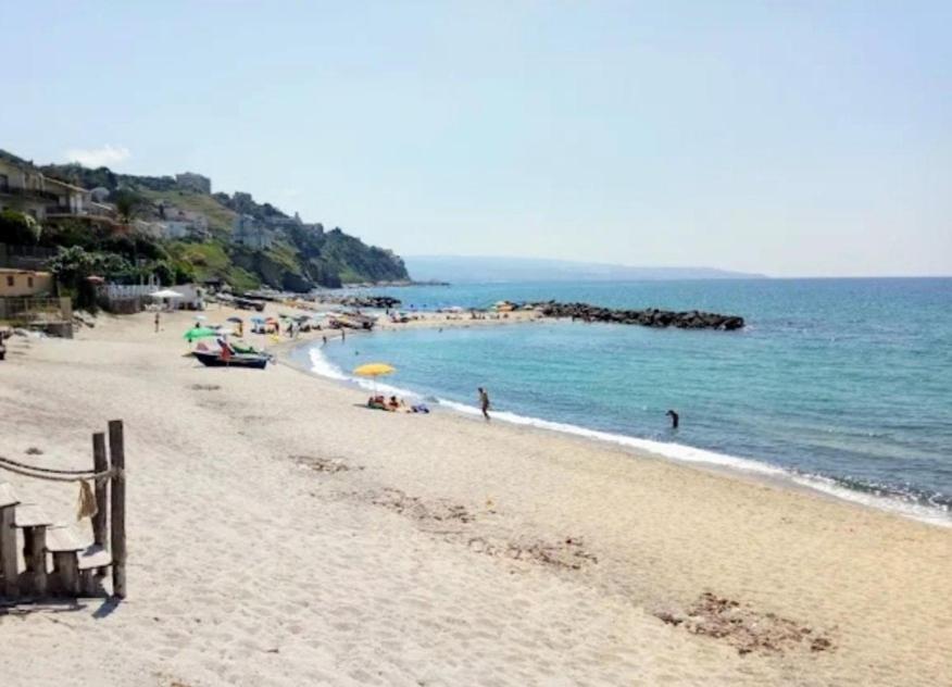 Casa Di Giorgio-Fronte Spiaggia ปิซโซ ภายนอก รูปภาพ
