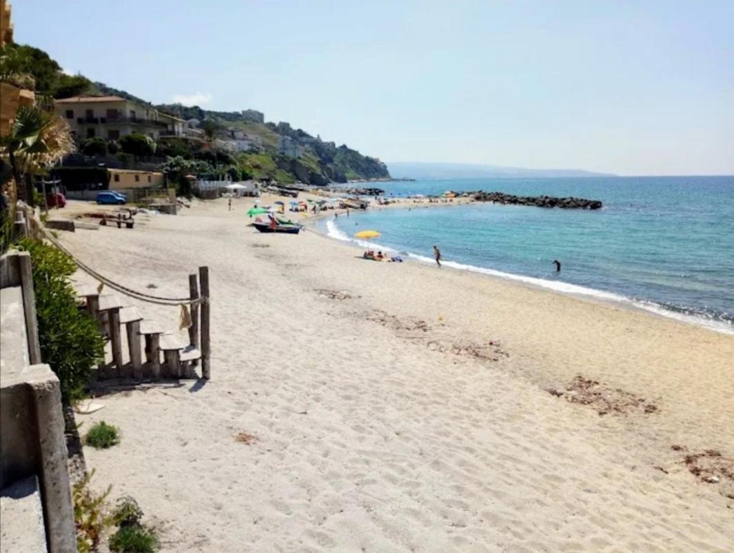 Casa Di Giorgio-Fronte Spiaggia ปิซโซ ภายนอก รูปภาพ